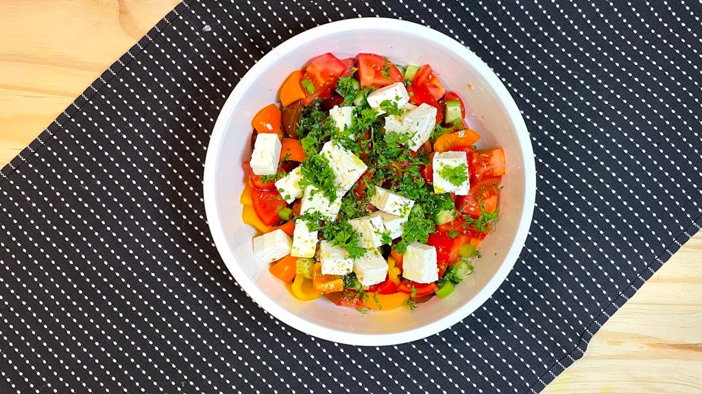 Mediterranean Summer Salad&nbsp;(video)