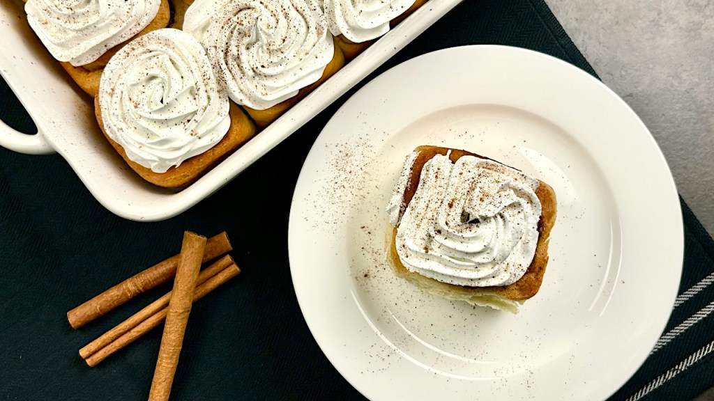 Cinnamon Rolls with Swiss Silky&nbsp;Meringue