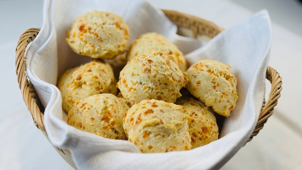Cheesy Comfort Biscuits 